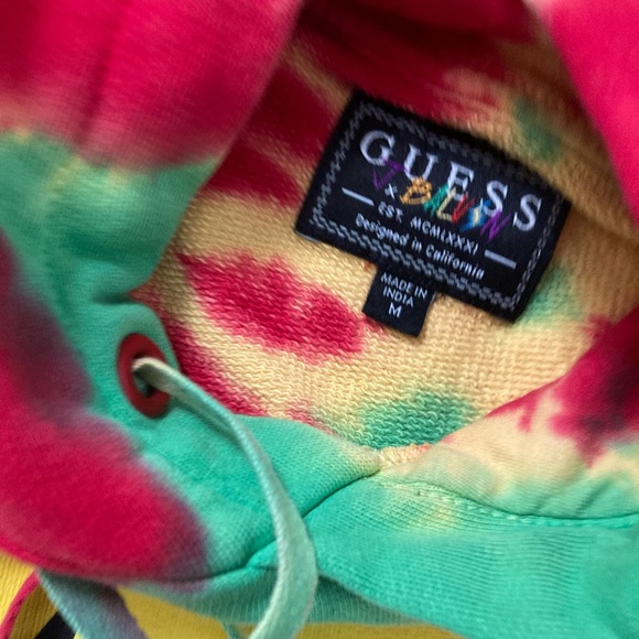 Guess - Picture 3 of 5